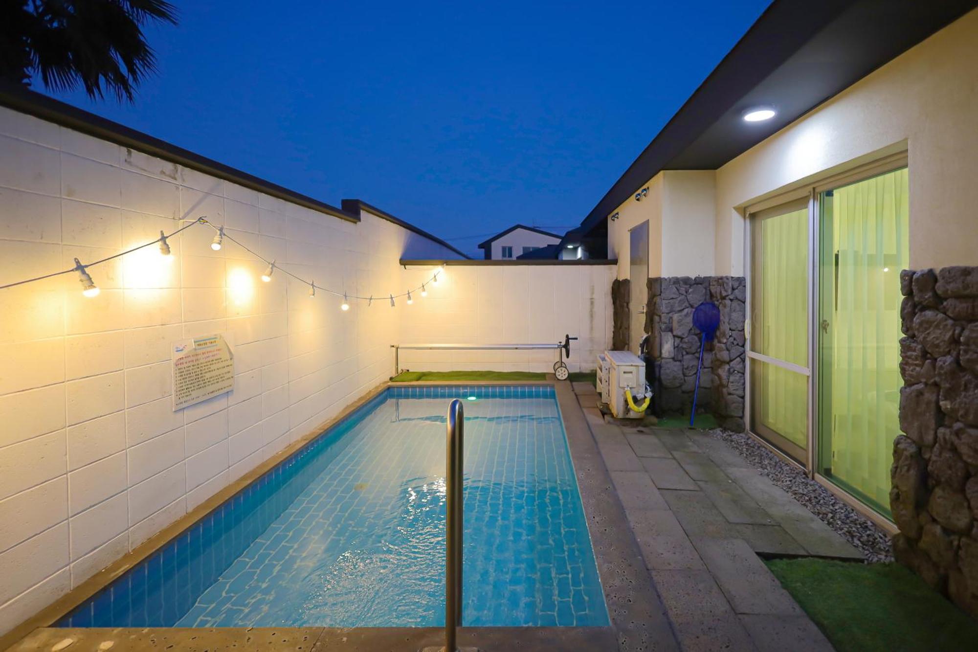 Pool And Villa Sorang Jeju Bagian luar foto